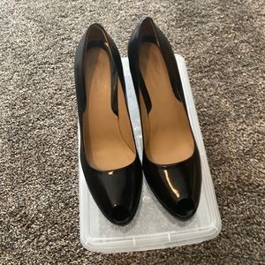 Black peep toe pump 8.5 narrow
